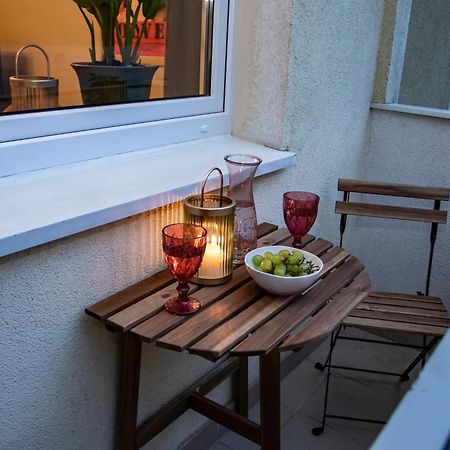 ורשה Apartament Przy Metrze Wierzbno Z Nuta Vintage מראה חיצוני תמונה